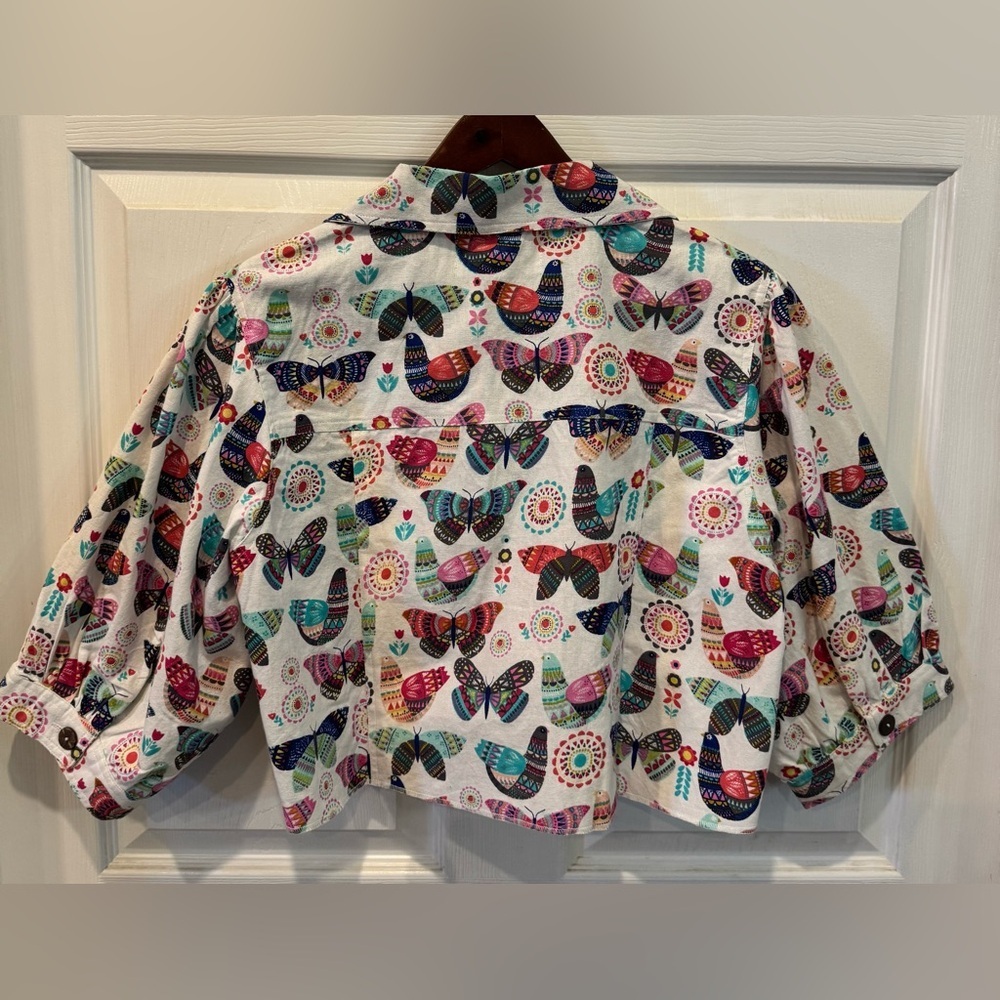NWT Rhea Birds/Butterflies Cropped Jacket/Shacket Size L/XL Very Lightweight - Picture 2 of 8